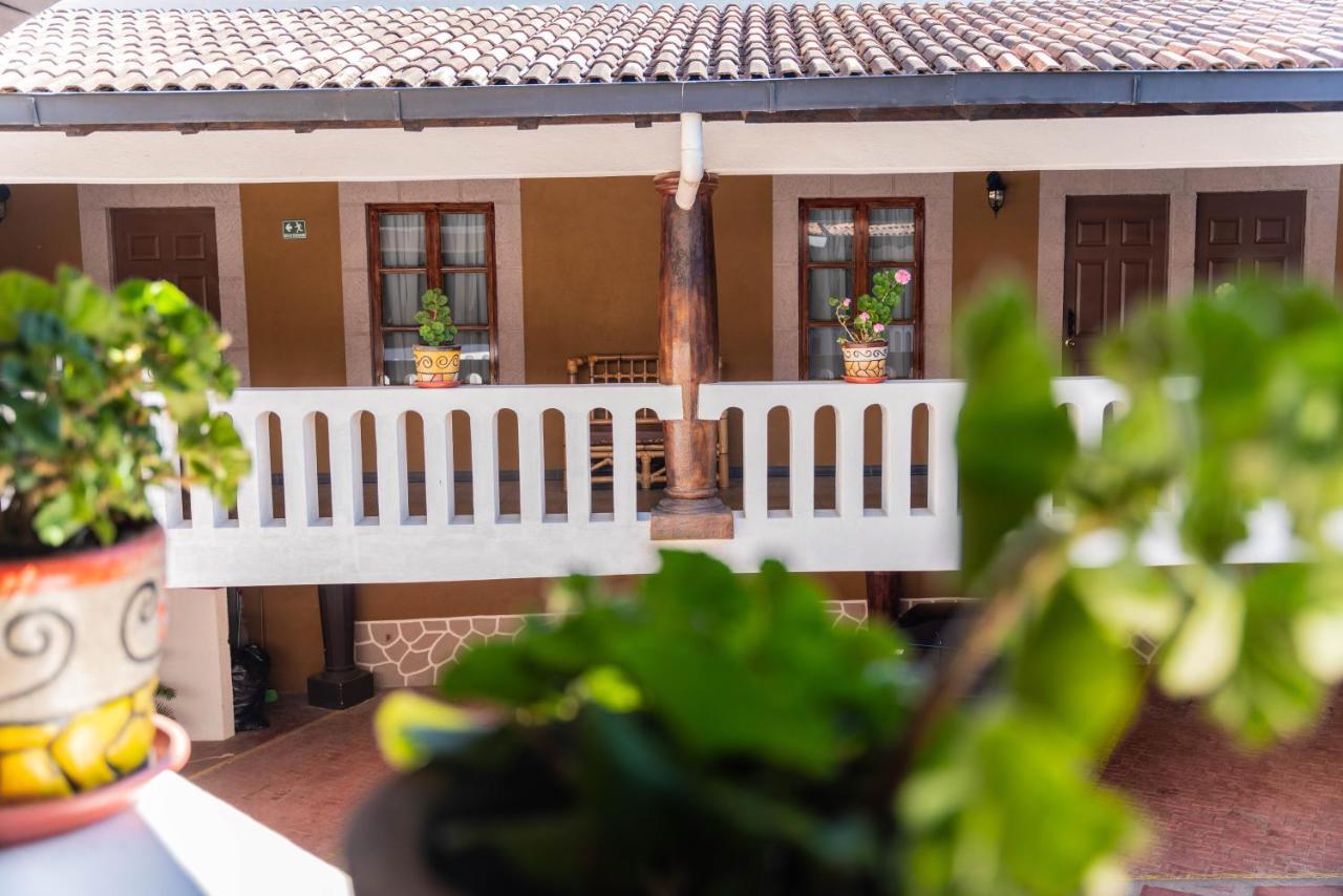 Casa Graciela Hotel Пацкуаро Экстерьер фото